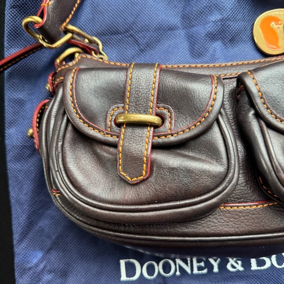 RARE Vintage Dooney & Bourke Brown Pebbled Leather Banana Shoulder Bag - Picture 3 of 15
